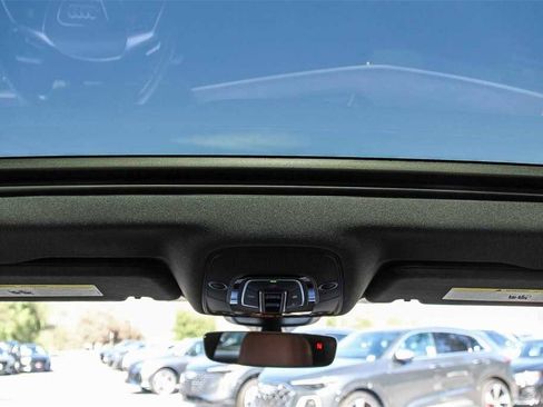 Used 2022 Audi e-tron Premium Plus w/ Premium Plus Package image 12