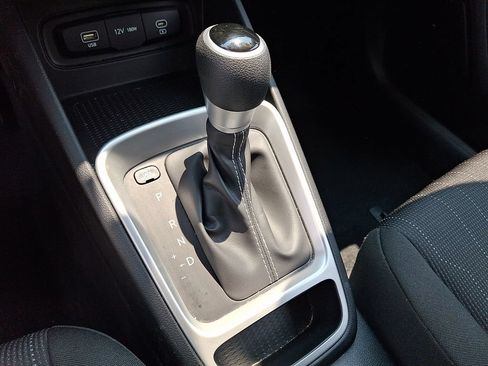 Certified 2024 Hyundai Venue SE FWD image 21