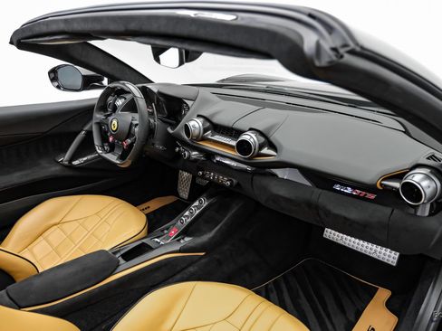 Used 2022 Ferrari 812 GTS RWD image 65