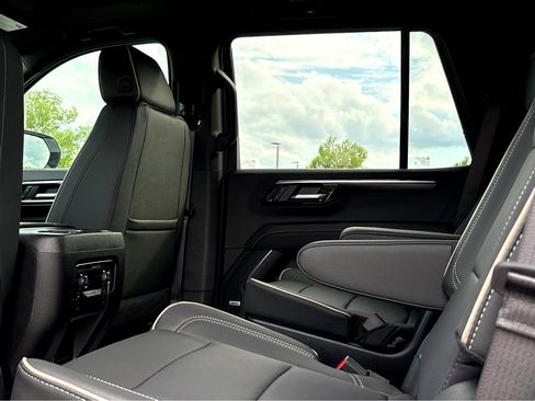 New 2026 Chevrolet Tahoe Premier w/ Sun And Tow Package AWD/4WD image 17