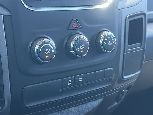 Used 2019 RAM 1500 Express AWD/4WD image 17