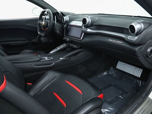 Certified 2020 Ferrari GTC4Lusso image 19
