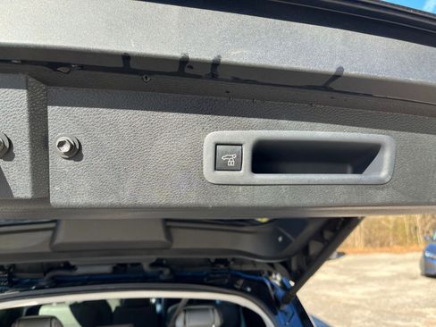 Used 2025 Toyota Sienna XLE image 22