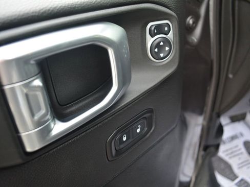 Used 2021 Jeep Wrangler Unlimited Sahara w/ Cold Weather Group image 9