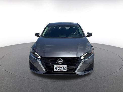 Used 2025 Nissan Altima 2.5 SV FWD image 4