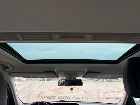 Used 2014 Mercedes-Benz E 350 4MATIC Sedan image 37