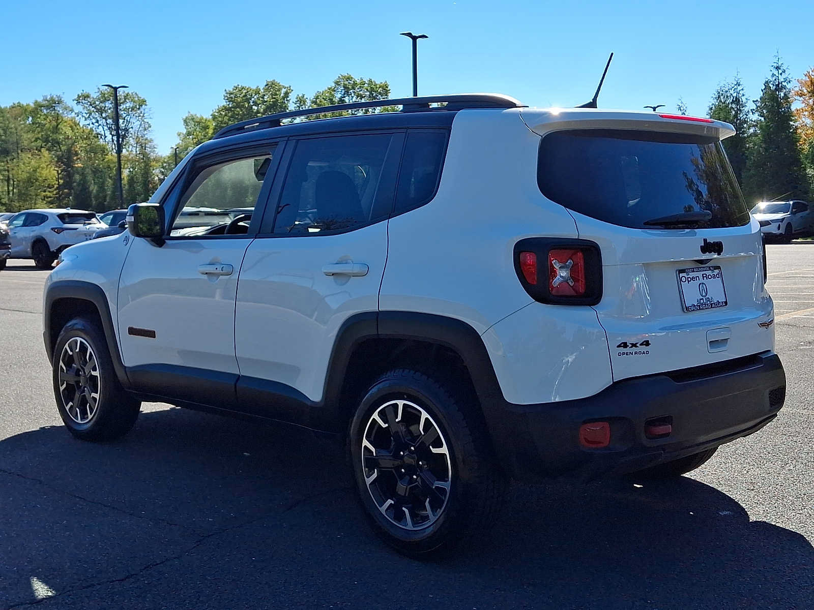 Used 2023 Jeep Renegade Trailhawk AWD/4WD image 4