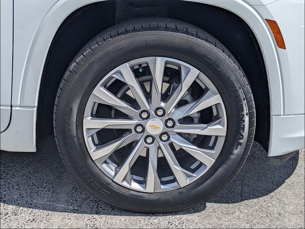 Used 2023 Chevrolet Traverse Premier FWD image 12