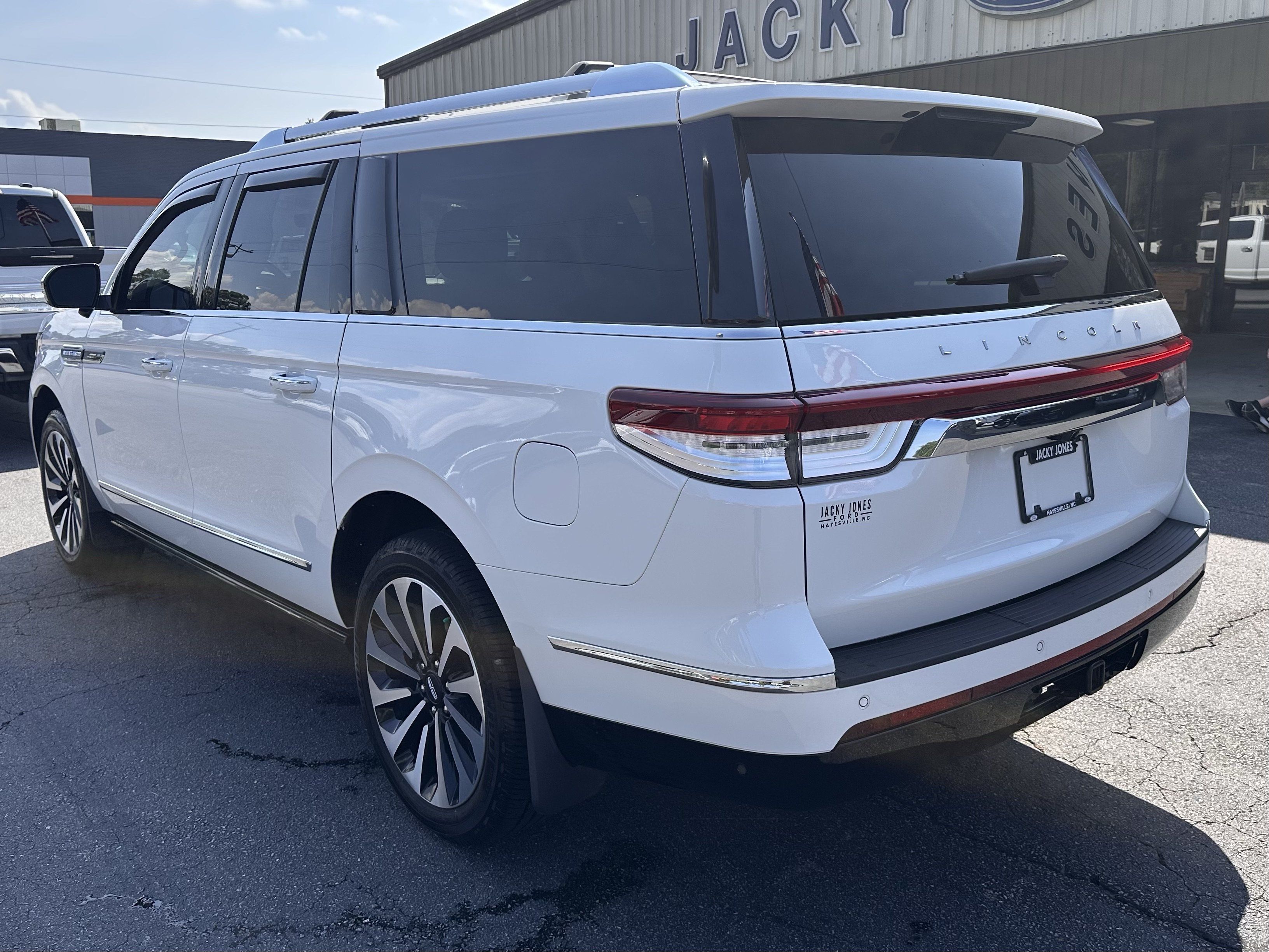 Used 2024 Lincoln Navigator L Reserve AWD/4WD image 8