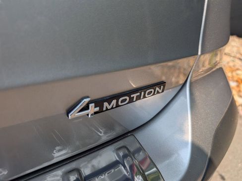 Certified 2024 Volkswagen Taos SE w/ Panoramic Sunroof Package image 17