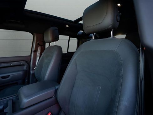 Used 2023 Land Rover Defender 110 V8 image 27