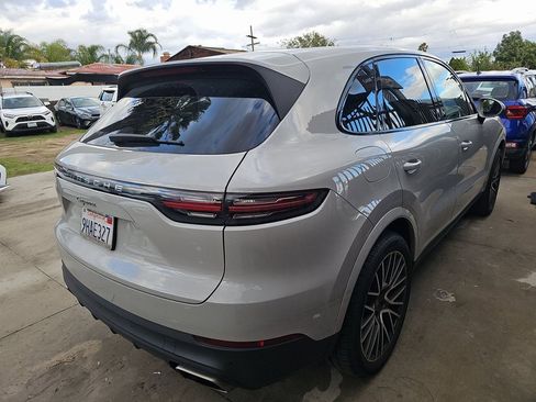 Used 2023 Porsche Cayenne image 2