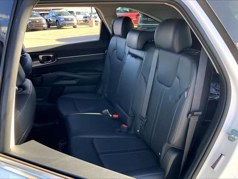Certified 2025 Kia Sorento S image 40