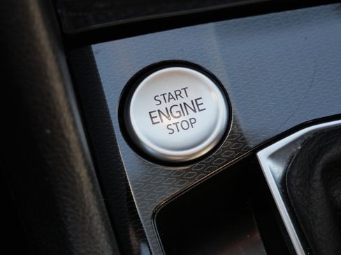 Certified 2025 Volkswagen Taos SEL image 28