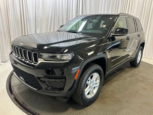 Used 2024 Jeep Grand Cherokee Laredo w/ Luxury Tech Group I AWD/4WD image 25