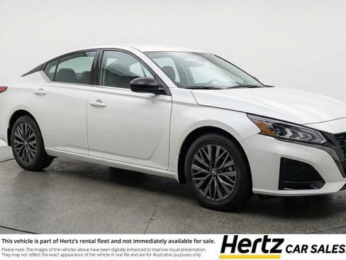 Used 2025 Nissan Altima 2.5 SV image 1