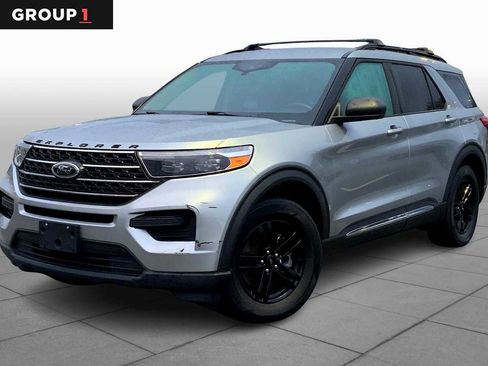 Used 2022 Ford Explorer XLT image 1