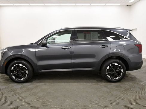 Certified 2024 Kia Sorento S w/ Panoramic Sunroof Package AWD/4WD image 4