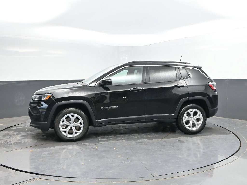 Used 2024 Jeep Compass Latitude AWD/4WD image 4