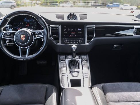 Used 2018 Porsche Macan AWD/4WD image 16