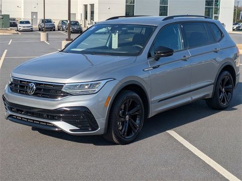 Certified 2023 Volkswagen Tiguan SE R-Line image 8