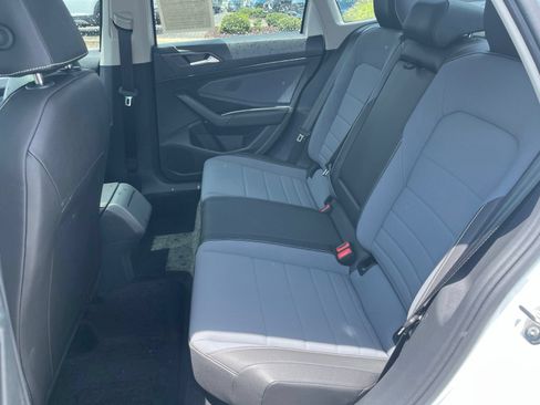 Certified 2025 Volkswagen Jetta SE FWD image 28