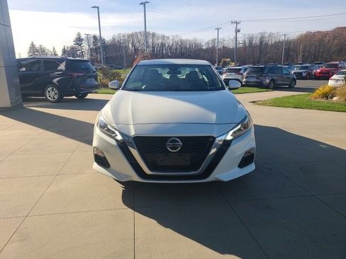 Used 2022 Nissan Altima 2.5 SV w/ SV Premium Package image 2