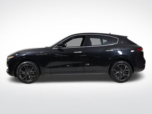 Used 2024 Maserati Levante GT Ultima image 2