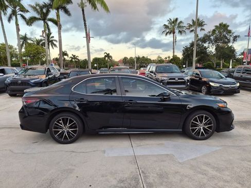 Used 2024 Toyota Camry SE FWD image 4