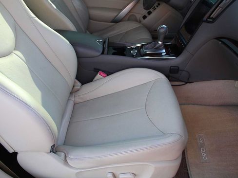 Used 2014 INFINITI Q60 Convertible w/ Premium Package RWD image 18
