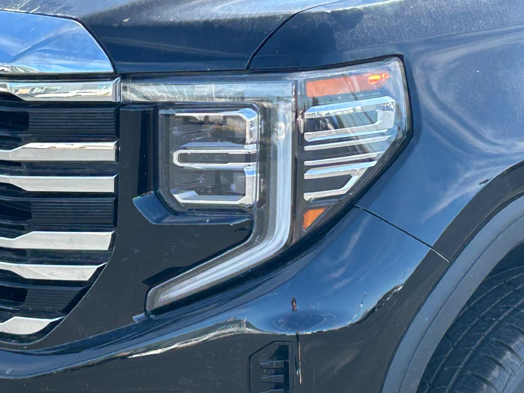 Used 2025 GMC Sierra 1500 SLT AWD/4WD image 11