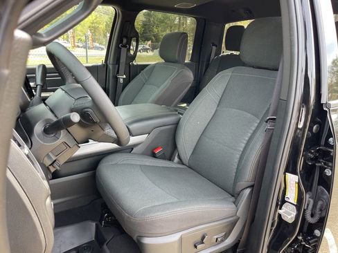 Used 2025 RAM 3500 Big Horn AWD/4WD image 18