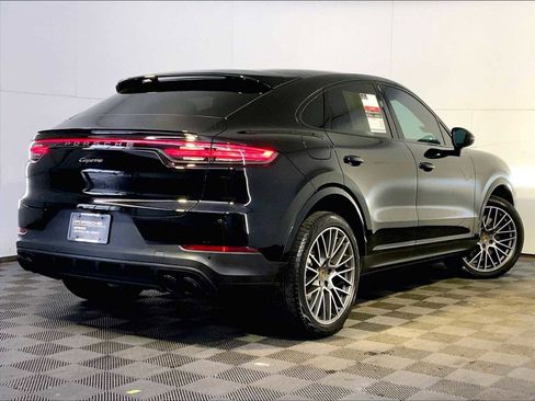 Certified 2022 Porsche Cayenne Platinum Edition image 7