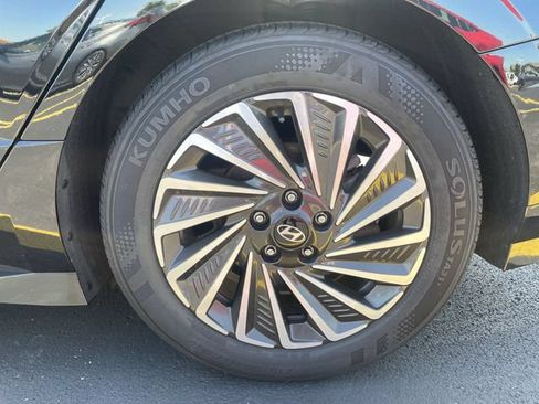 Used 2025 Hyundai Sonata SEL FWD image 30