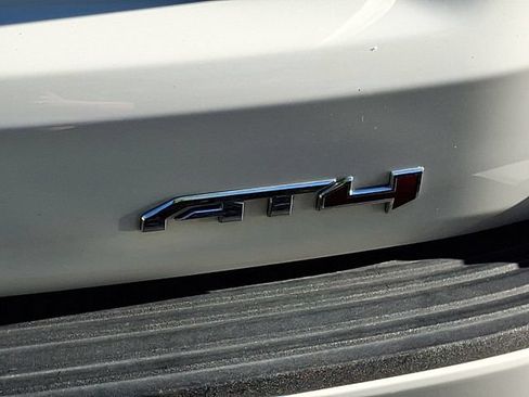 Used 2023 GMC Yukon AT4 AWD/4WD image 8