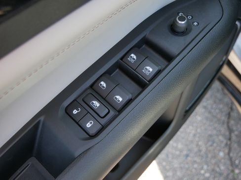 Used 2023 Jeep Compass Limited w/ Elite Group AWD/4WD image 22