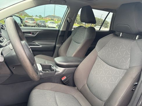 Used 2025 Toyota RAV4 XLE w/ Convenience Package FWD image 11