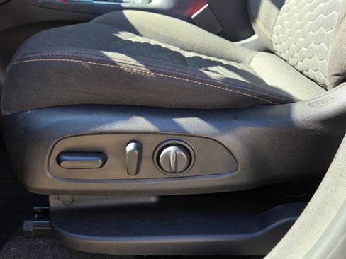 Used 2020 Chevrolet Equinox LT image 21