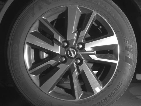 Used 2025 Nissan Versa SV image 12