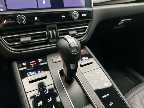Used 2024 Porsche Macan AWD/4WD image 24