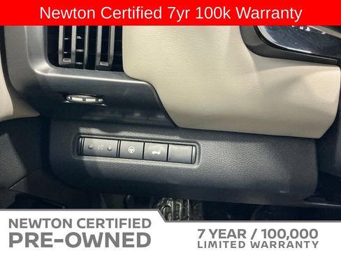 Used 2025 Nissan Pathfinder SL AWD/4WD image 38