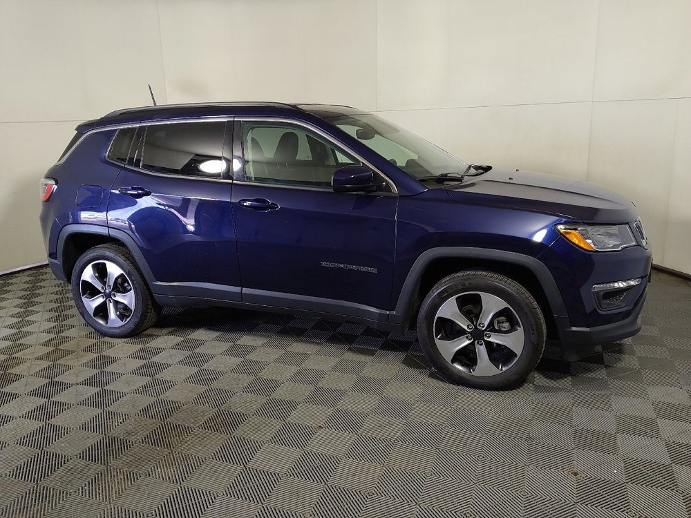 Used 2018 Jeep Compass Latitude w/ Cold Weather Group AWD/4WD image 11
