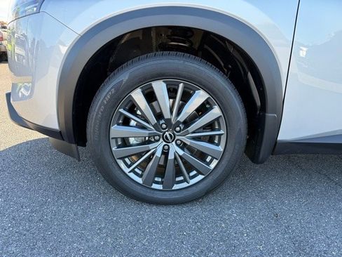 New 2025 Nissan Pathfinder SL w/ SL Premium Package image 9