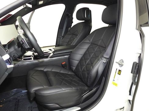 Used 2023 BMW 740i w/ Parking Assistance Package image 22