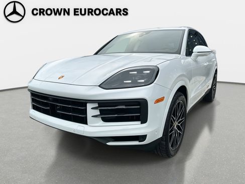 Used 2024 Porsche Cayenne Base image 8