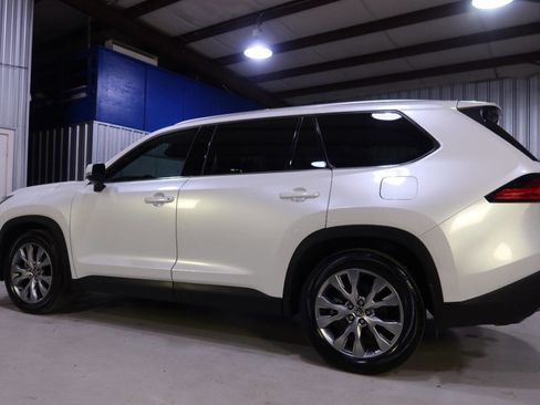 Used 2024 Toyota Grand Highlander FWD image 2