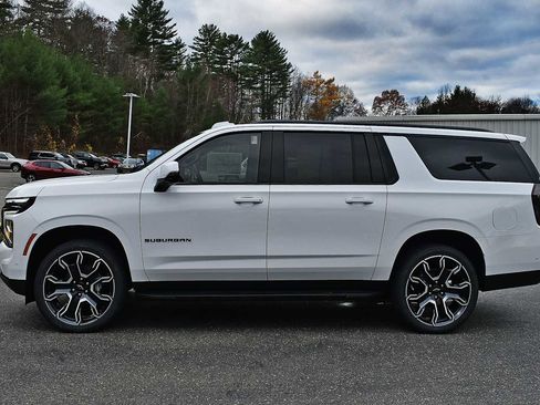 New 2026 Chevrolet Suburban RST image 4