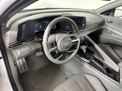 Certified 2025 Hyundai Elantra Sport image 41