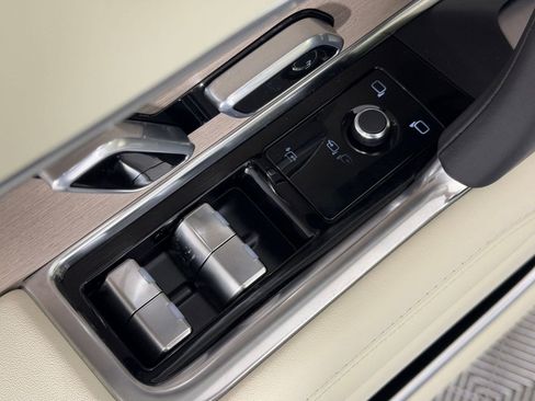 Used 2026 Land Rover Range Rover SE image 22