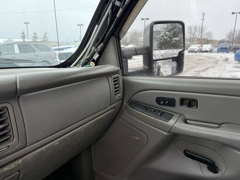 Used 2005 Chevrolet Silverado 3500 LT w/ Heavy-Duty Power Package image 19